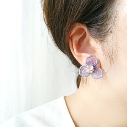 繡球花蕾絲耳環/耳環（黑色） 第5張的照片