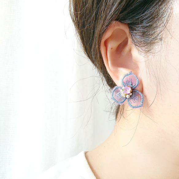 繡球花蕾絲耳環/耳環（黑色） 第7張的照片