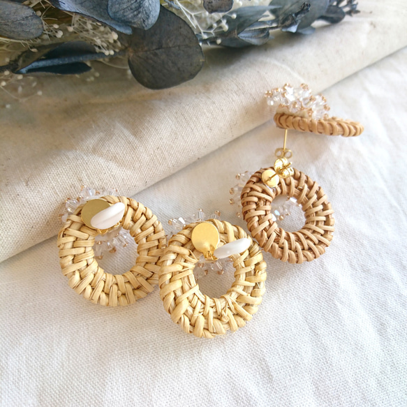 珠飾凸圓形寶石和藤條耳環/穿孔耳環 第3張的照片