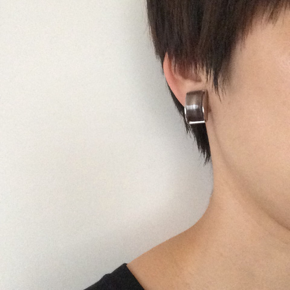 vintage milky white square earring 3枚目の画像