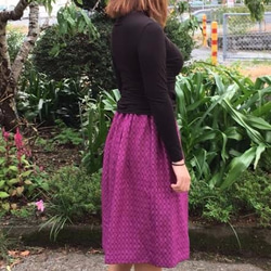 紫のふんわりスッキリしたギャザースカート　アンティーク着物のリメイク 2枚目の画像