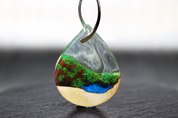 完売【送料無料】Coastal cliff/Pendant ウッドレジンジュエリー 1枚目の画像