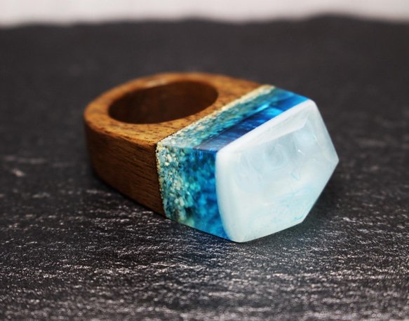 【送料無料】In the sea～Resin Wood Ring～ 5枚目の画像