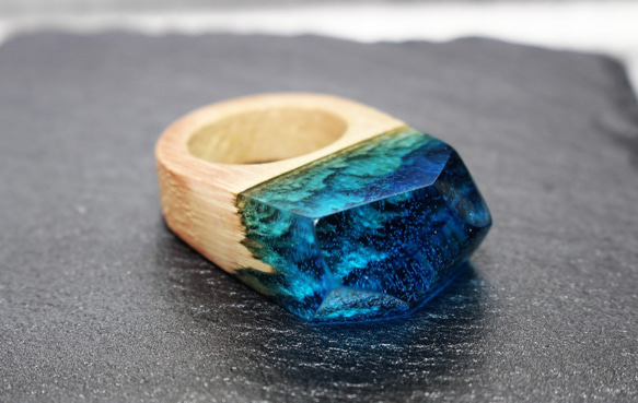 【現品限り 送料無料】Ocean Blue～Resin Wood Ring～ 4枚目の画像