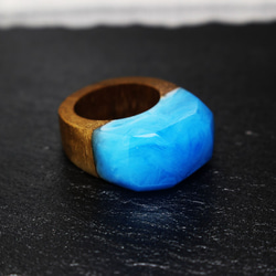 【現品一点限り  送料無料】Blue Wave～Resin Wood Ring～ 4枚目の画像