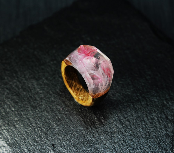【包郵】幸福康乃馨～木樹脂戒指～ 第3張的照片