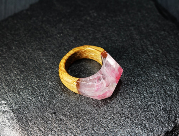 【包郵】幸福康乃馨～木樹脂戒指～ 第4張的照片