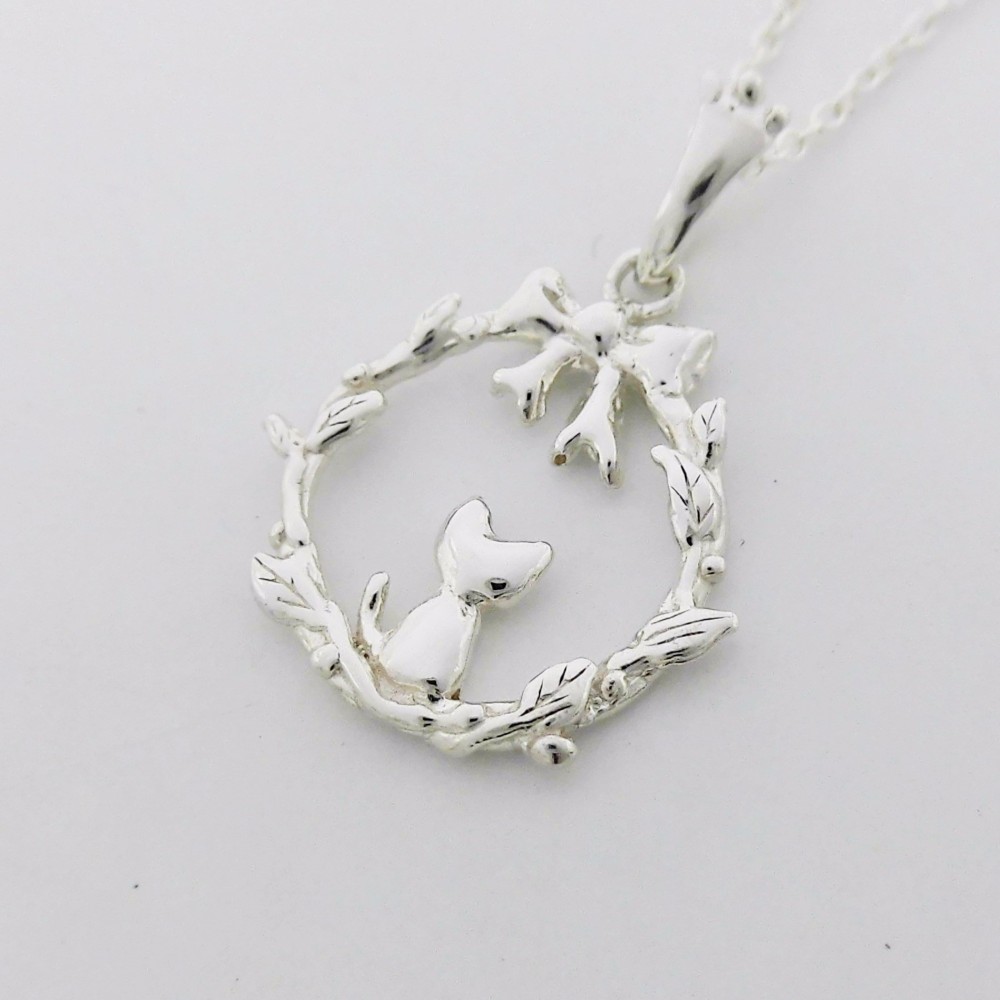 リース猫　シルバーネックレス