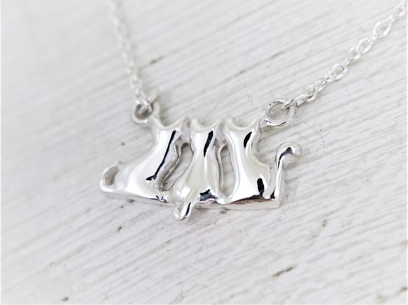 silver９２５天然宝石ミニファニチャーアトリエ「之」 三匹の仲良し猫 シルバーネックレス ネックレス・ペンダント アトリエ