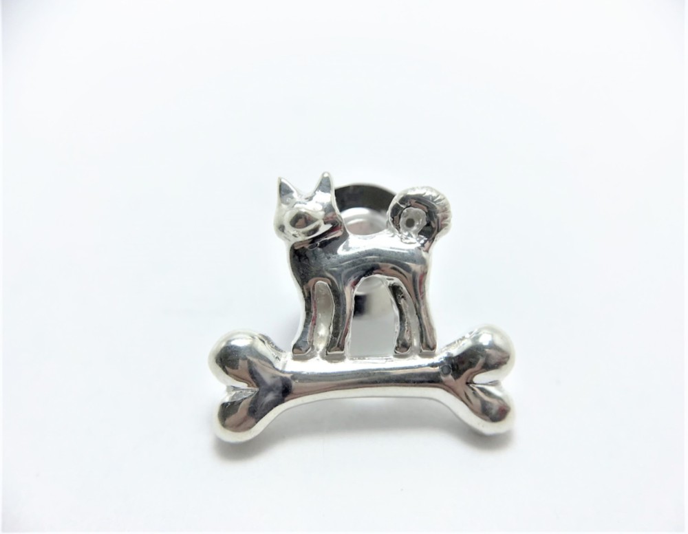 シルバーピンバッジ　秋田犬