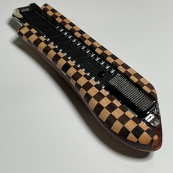 【数量限定】ギター材で作った木製グリップカッターナイフ～全面市松～ 1枚目の画像