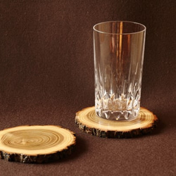 野趣あふれる木製コースター２枚セット（ハリエンジュ・３Ｌ） 1枚目の画像