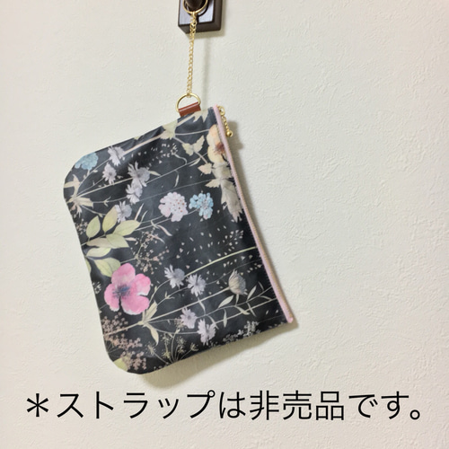 Dカン付きフラットポーチ リバティ イルマ(ブラック) ポーチ aamu
