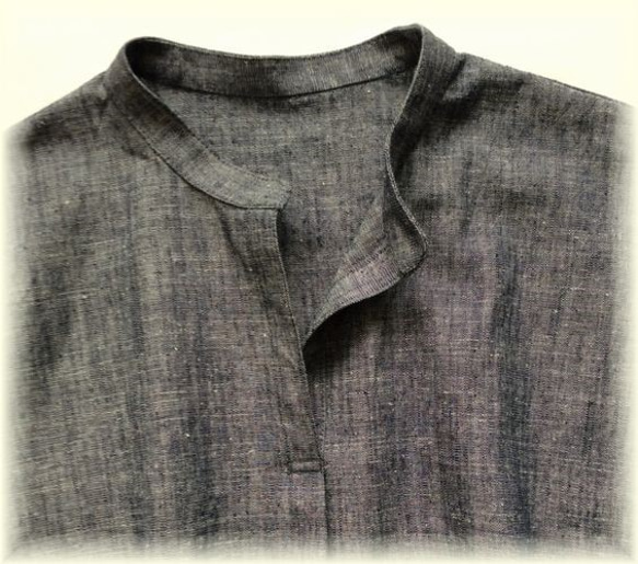 ドルマンスリーブのスタンドカラーシャツ　リネンシャンブレー 3枚目の画像