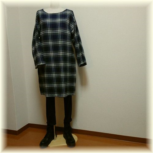 ネイビー系コットン起毛チェックのストレートワンピース（製品洗い）