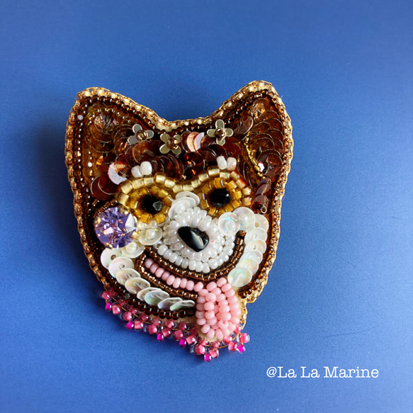 元気なごま柴犬ビーズ刺繍：柴犬ブローチ 3枚目の画像