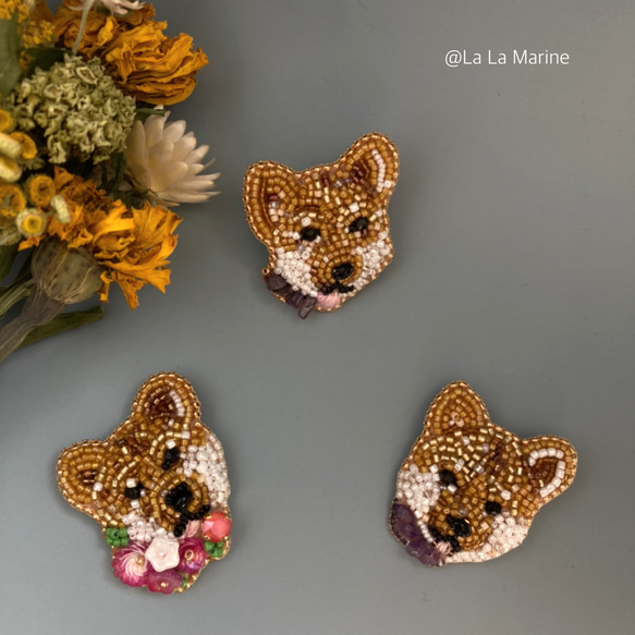 春の花畑でお散歩　柴犬のビーズ刺繍ブローチ 6枚目の画像