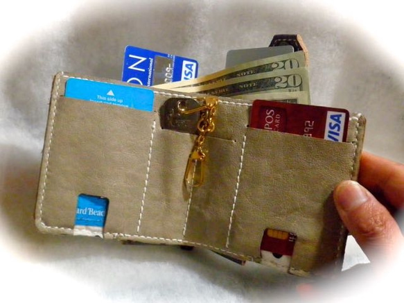 二つ折りコンパクト財布【Cyborg】茶＋白ステッチ＋アンティークボタン 3枚目の画像