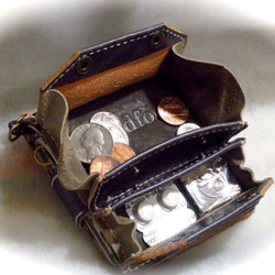 二つ折りコンパクト財布【Cyborg】茶＋白ステッチ＋アンティークボタン 4枚目の画像