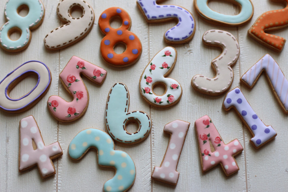 大アルファベット＆数字 アイシングクッキー 1枚目の画像