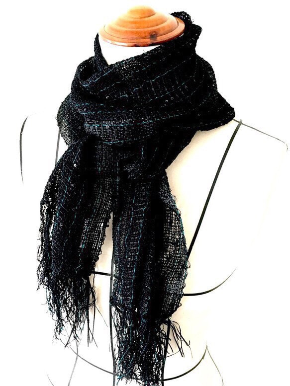 新品パールビジュー付きリボンウールマフラーショールストールscarfブラック黒 パティーストール ショール 大判 留め具付き ブラック – [公式