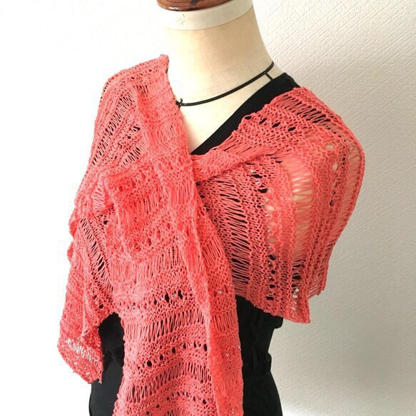笑顔増えるピンクの手編みストール(S14) 2枚目の画像