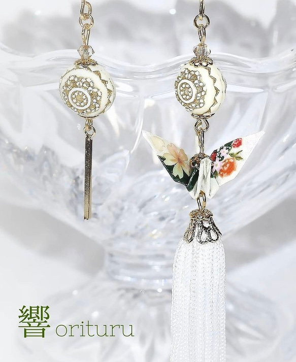 牡丹絵柄と桜螺鈿の折り鶴タッセルホワイト 1枚目の画像