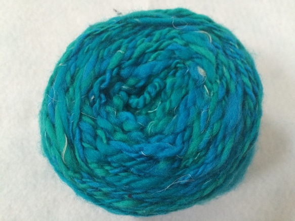 麻の繊維入り手紡ぎ糸（浅葱色） 3枚目の画像
