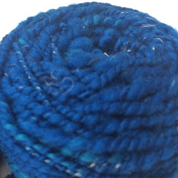 麻の繊維入り手紡ぎ糸（青） 2枚目の画像
