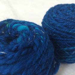 麻の繊維入り手紡ぎ糸（青） 3枚目の画像