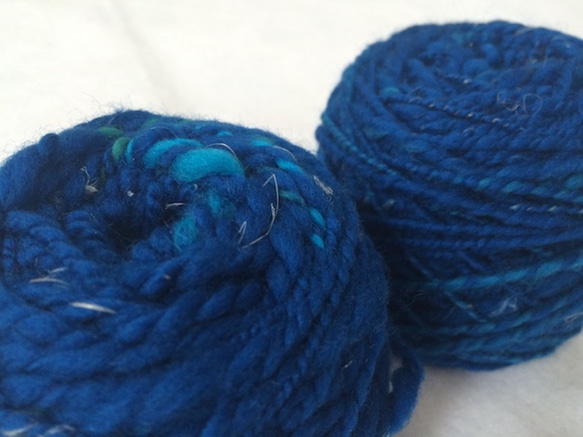 麻の繊維入り手紡ぎ糸（青） 3枚目の画像