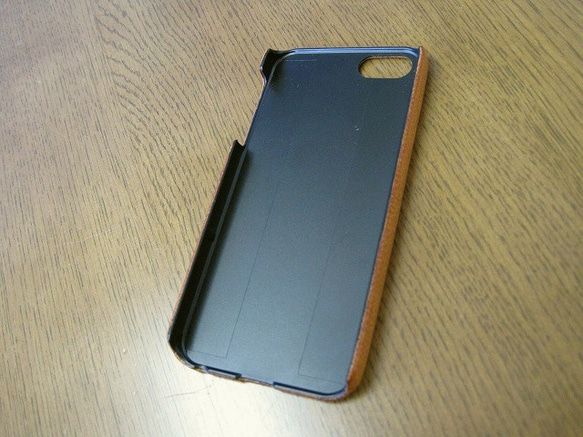 【受注生産】本革スマホカバー よく見たらカモフラ型押ステア(牛革) 黒 iPhone用 3枚目の画像