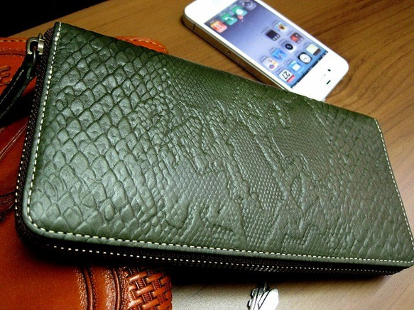 Real leather wallet/Embossing Steer Hide/Python pattern 第1張的照片