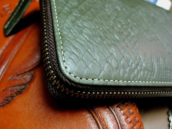 Real leather wallet/Embossing Steer Hide/Python pattern 第2張的照片