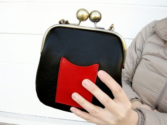 Real Leather pochette with grasp/Red & Black 第1張的照片