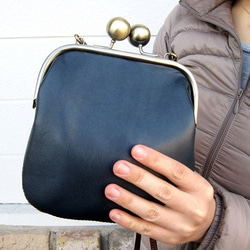 Real Leather pochette with grasp/Navy 第2張的照片