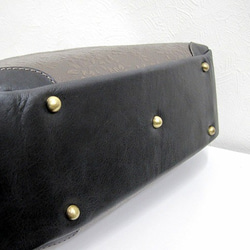 Real leather bag with clasp/Embossed leather/Flower pattern 第3張的照片