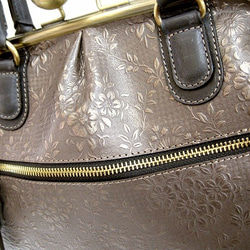 Real leather bag with clasp/Embossed leather/Flower pattern 第7張的照片