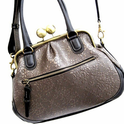 Real leather bag with clasp/Embossed leather/Flower pattern 第8張的照片