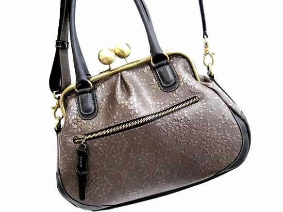 Real leather bag with clasp/Embossed leather/Flower pattern 第8張的照片