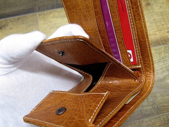 本革二つ折財布 ポケットたくさん多機能！ 小背ワニ柄型押革 キャメル 5枚目の画像