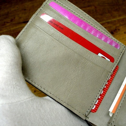 本革二つ折財布 ポケットたくさん多機能！ ワックスゴート(山羊革) 黒鉄色×グレー コンビ 4枚目の画像