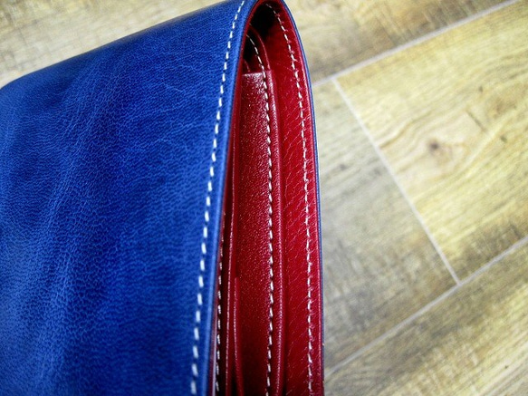 本革二つ折財布 ポケットたくさん多機能！ ワックスゴート(山羊革) ブルー×レッド 8枚目の画像