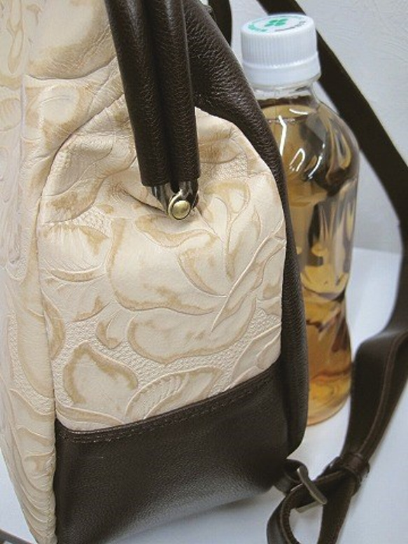 Real leather bag with clasp/Goat leather/rose pattern 第3張的照片