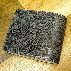 本革二つ折財布 ポケットたくさん多機能！ ペイズリー柄型押レザー グレー 1枚目の画像