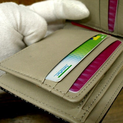 本革二つ折財布 ポケットたくさん多機能！ ペイズリー柄型押レザー グレー 5枚目の画像