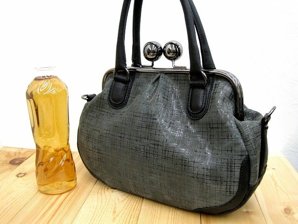 Real leather bag with clasp/Coated leather/mesh pattern 第2張的照片