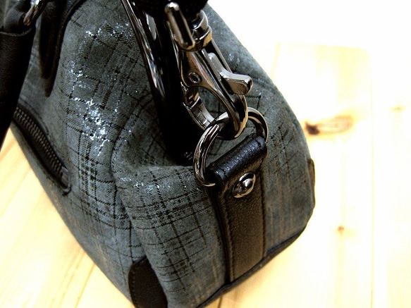 Real leather bag with clasp/Coated leather/mesh pattern 第3張的照片