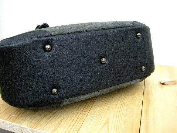 Real leather bag with clasp/Coated leather/mesh pattern 第4張的照片