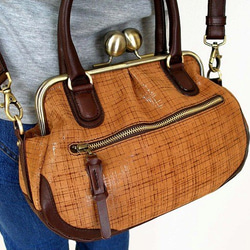 Real leather bag with clasp/Coated leather/mesh pattern 第1張的照片